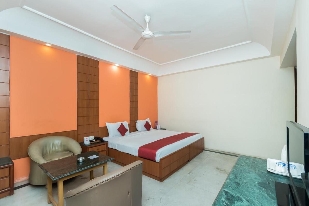 Kings Crown Vip Road Hotel Kolkata Exterior photo