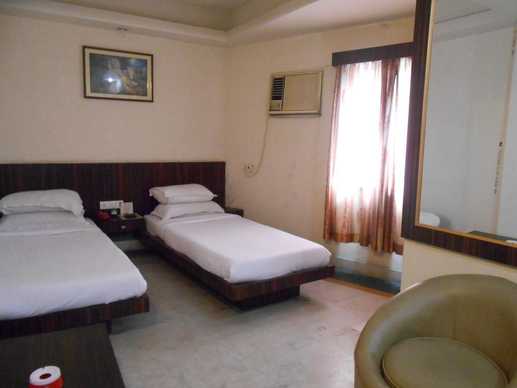 Kings Crown Vip Road Hotel Kolkata Exterior photo