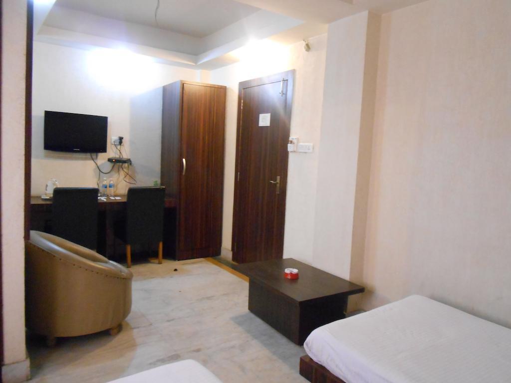 Kings Crown Vip Road Hotel Kolkata Exterior photo